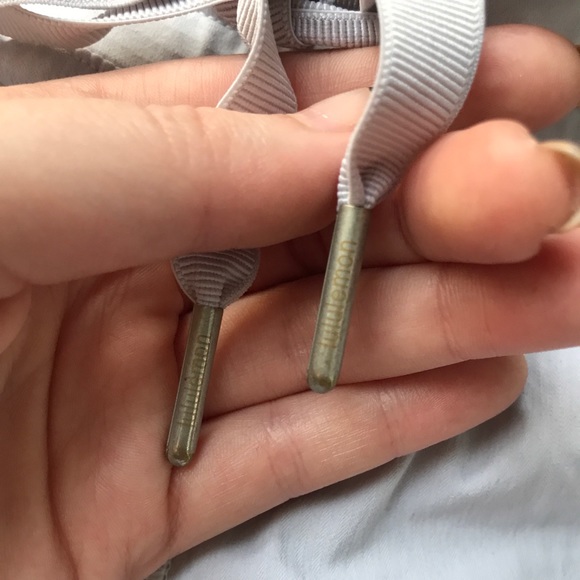 Lululemon Hotty Hot shorts lilac - Picture 5 of 8